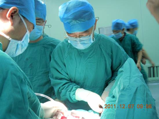 心胸血管外科首例二尖瓣置换手术获得成功