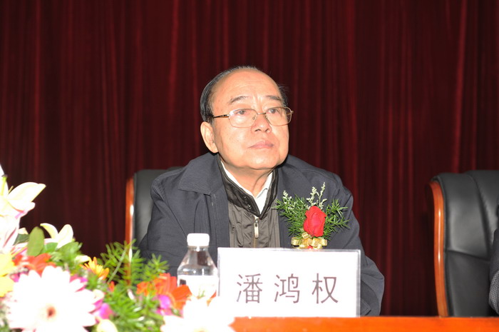 下一代工作委员会主任,广西红十字基金会理事长潘鸿权出席揭牌仪式