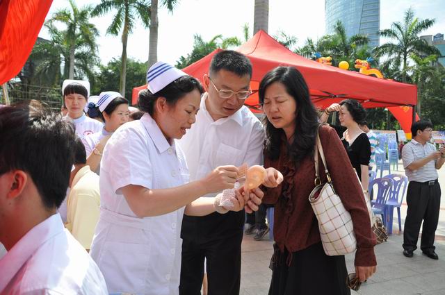 医院副院长桂雄斌带队参加自治区卫生厅庆祝“5.12”护士节主题活动