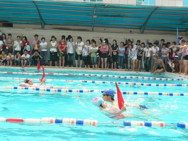 第一临床医学院在学院大学生体育游泳赛中夺冠