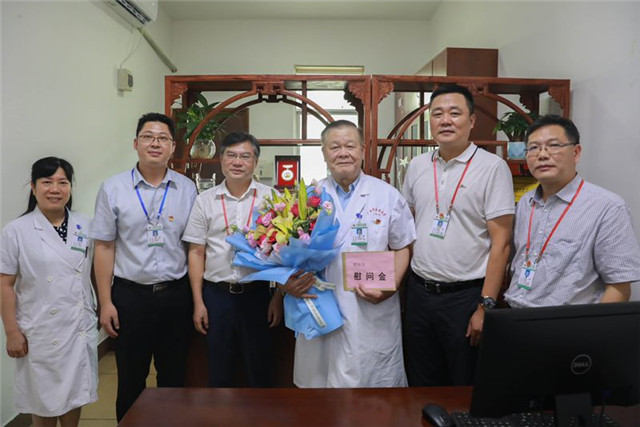 金秋教师节，浓浓尊师情——医院领导慰问黄瑾明教授和陈慧侬教授