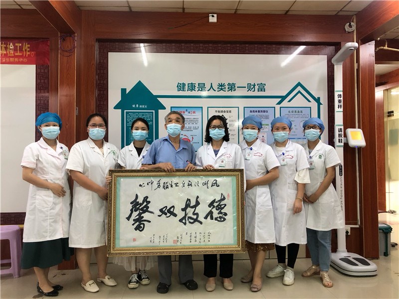 赞誉满满，青秀区凤岭北社区卫生服务中心连续收到居民“礼物”
