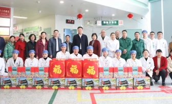 龙行龘龘送祝福 | 医院领导春节慰问坚守岗位的医院职工