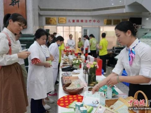 【中国新闻网】广西医院举办膏方节 市民感受中医药独特魅力