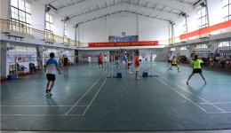 医院举办第二届职工羽毛球比赛