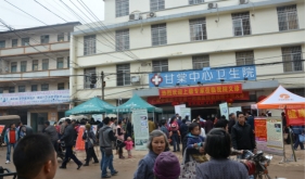 学雷锋树新风 我院教授博士团深入乡镇服务乡亲