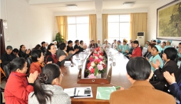 自治区妇联主席、党组书记王革冰慰问我院护工、保洁员和洗衣班姐妹们