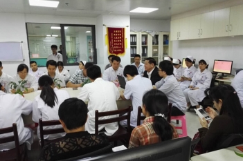 2016年4月黄瑾明教授在武鸣二级工作站指导工作