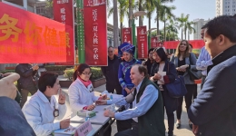 美国对外政策理事会代表团到 青秀区凤岭北社区卫生服务中心考察交流