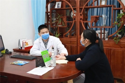 【广中医名医荟】穿上洁白工作服，使命感油然而生——肾病科专家钟建