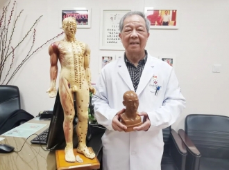 全国名中医黄鼎坚｜银针轻舞写春秋 矢志岐黄泽苍生