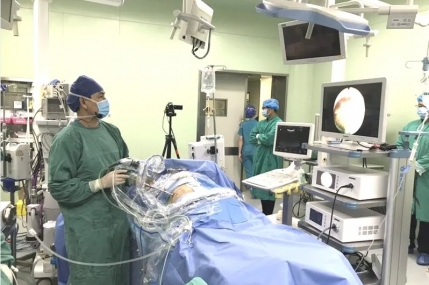 【广中医名医荟】以生命为帆攻坚克难，微创“钻孔”除“泌尿顽石”——泌尿外科专家覃智标