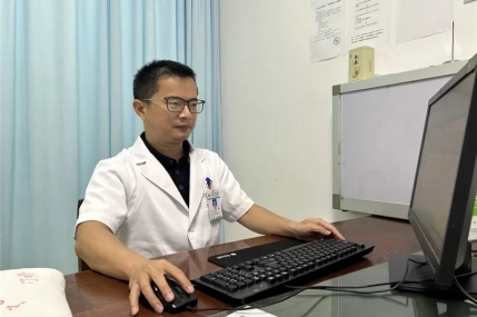 【广中医名医荟】中西合璧，剑指腰椎——脊柱骨伤科专家黄保华