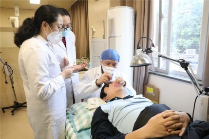 【广中医名医荟】寻求针灸突破，妙手施针破沉疴——针灸科专家何列涛