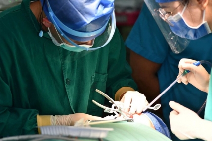 【广中医名医荟】做口腔健康守护者，让口腔治疗更舒适——口腔科专家黄鼎阳