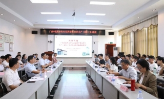 学校副校长肖健到我院检查药学类本科生生产实习工作