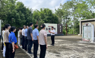 缅怀革命先烈、传承红色精神——记内科党总支到新江镇汉林村开展主题党日活动