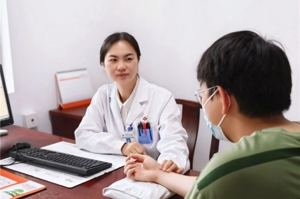 【广中医名医荟】誓当眩晕疾病克星，“晕”筹帷幄​医心“卫”民——脑病科专家谭璐璐