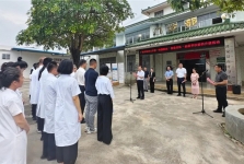 学校党委书记莫锦荣带队到隆安县南圩镇卫生院开展“轮值村医”健康帮扶提档升级活动