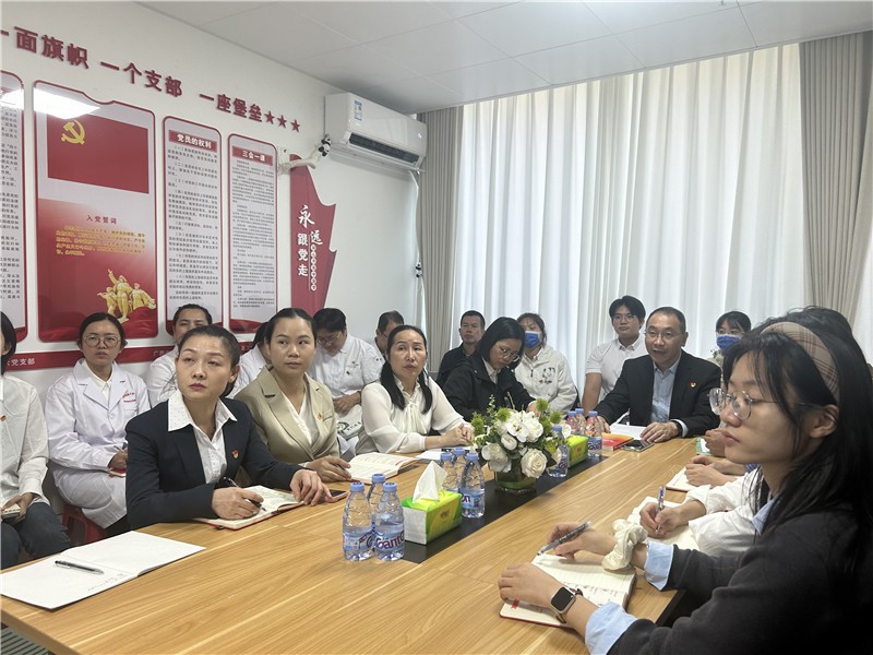 医院副院长韩若斌到所联系党支部上党课