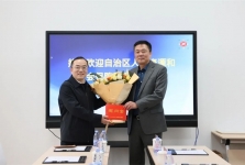 自治区人力资源社会保障厅领导慰问我院桂雄斌教授