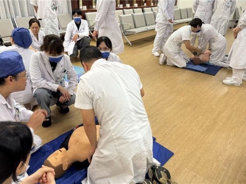 守护健康防线  锤炼应急尖兵——健康体检中心开展急救知识培训和急救技能演练