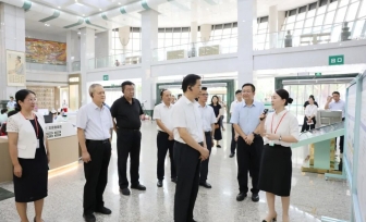 自治区人大常委会副主任、党组副书记张晓钦一行到我院开展基层卫生发展立法调研